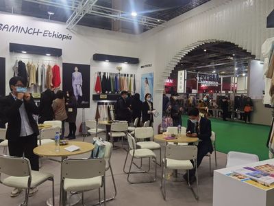 上海面輔料展為何能吸引數以萬計的買家參與？——紡織業的聚光燈效應探析